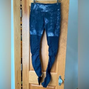 ALO Yoga Goddess Leggings Ribbed Ruched Black and Gray Size Medium